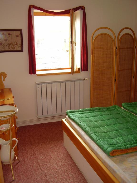 Csenye Vendeghaz Hotel Екстериор снимка