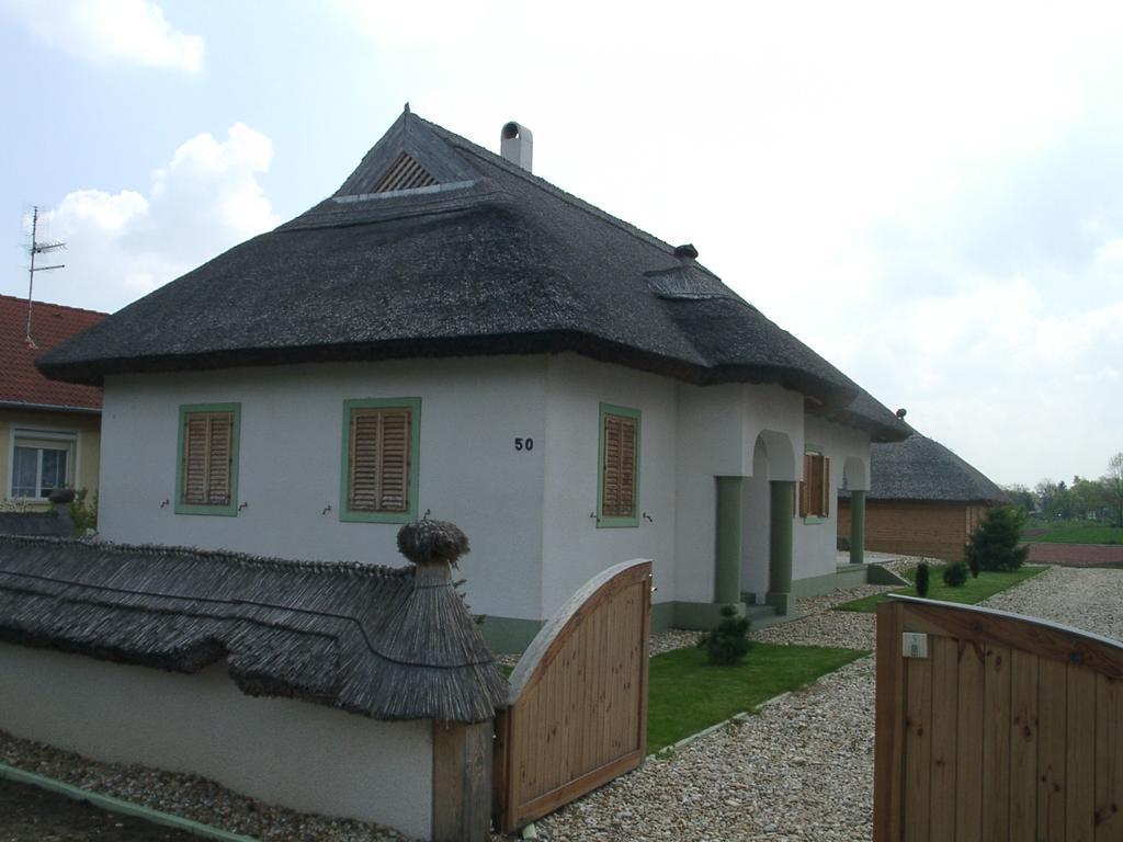 Csenye Vendeghaz Hotel Екстериор снимка