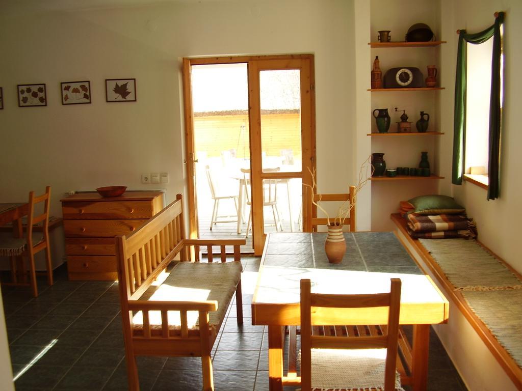 Csenye Vendeghaz Hotel Екстериор снимка
