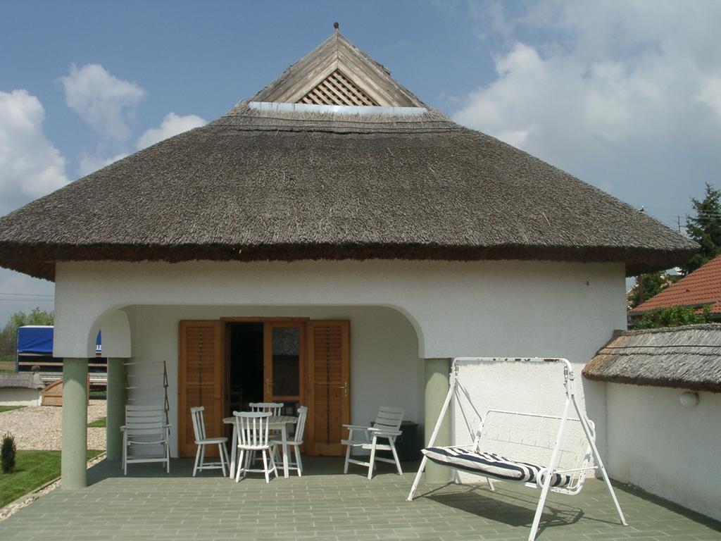 Csenye Vendeghaz Hotel Екстериор снимка